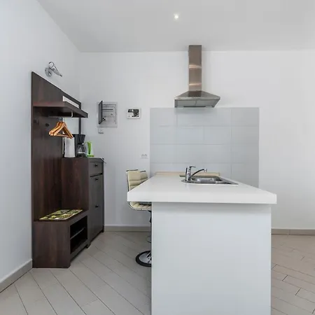 Casa Pietra * أوماغ