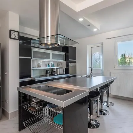 Casa Pietra أوماغ